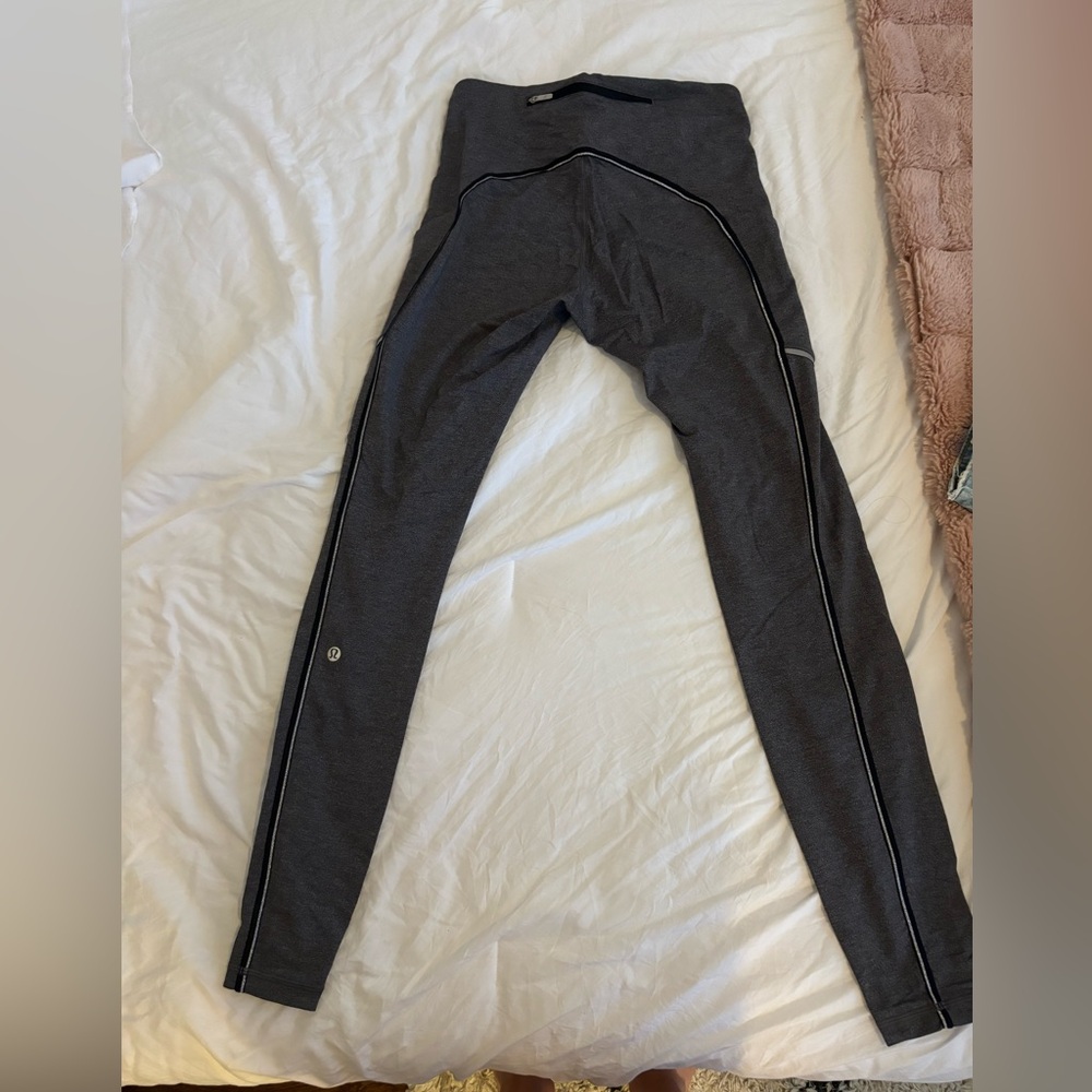 Lululemon size 6 25” inseam grey leggings - Picture 5 of 5